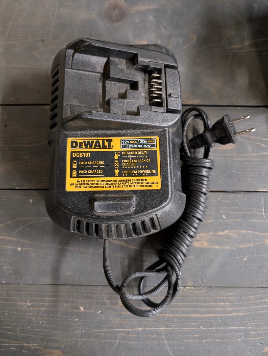 DeWalt 20V MAX XR Cordless 18 Gauge Flooring Stapler DCN682 Everything in the picture included! - Crap4Cash - Power Tools