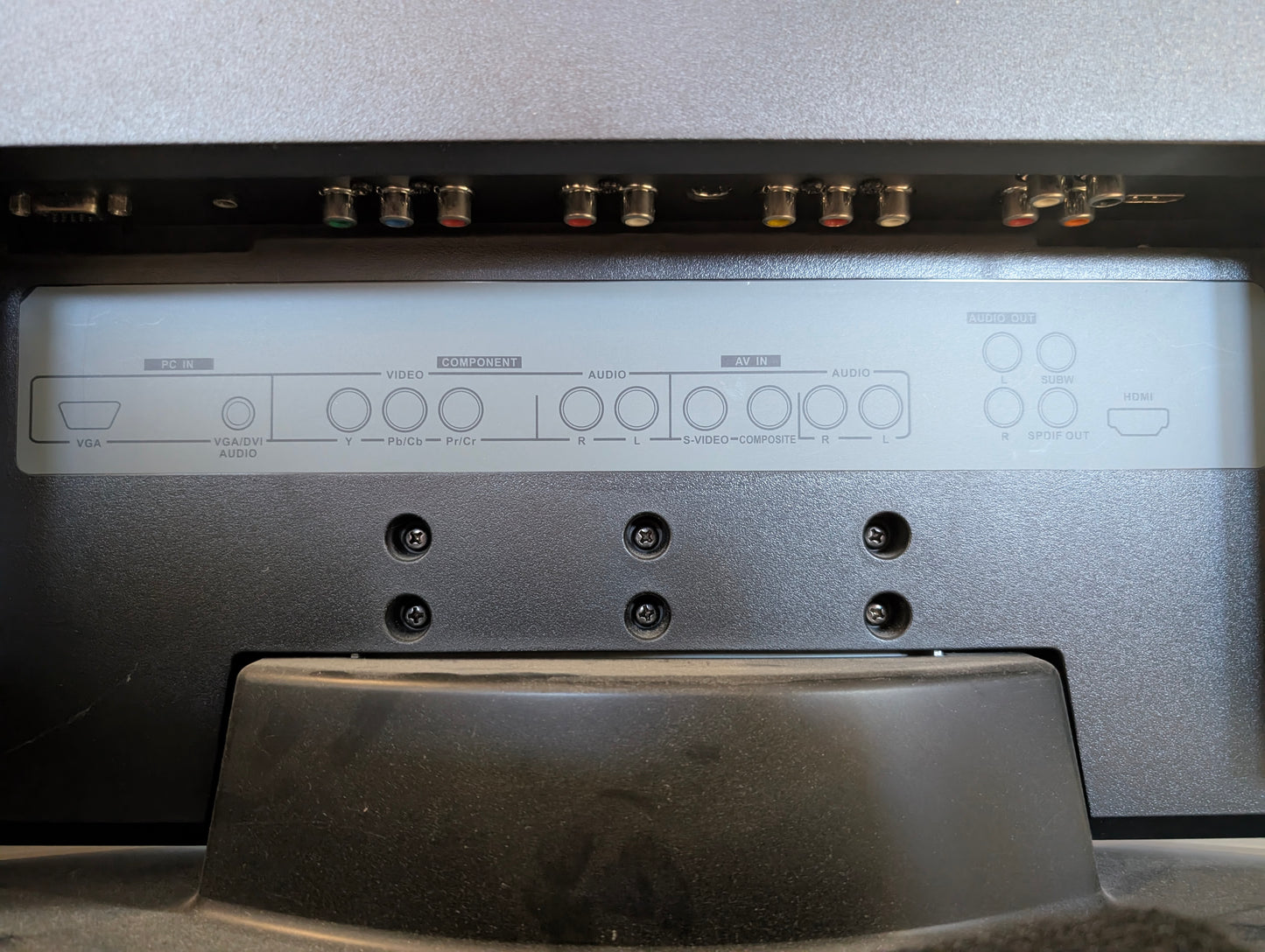 32" Maxent TV with Built In DVD Player
