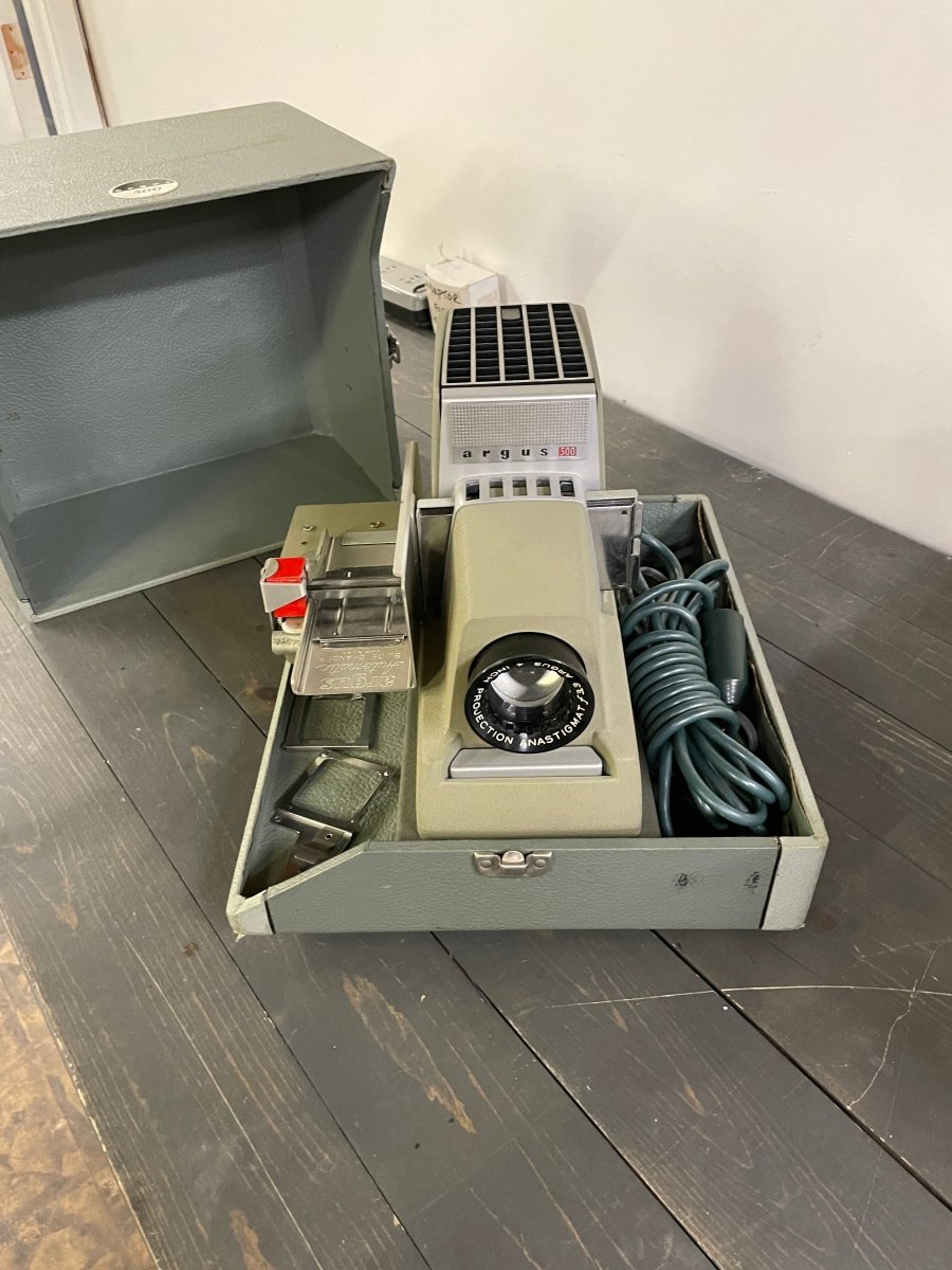 Argus 500 Film Projector Vintage - Good Working Condition - Crap4Cash - 