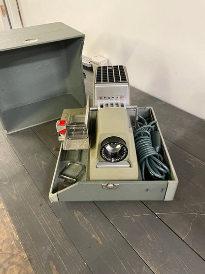 Argus 500 Film Projector Vintage - Good Working Condition - Crap4Cash - 