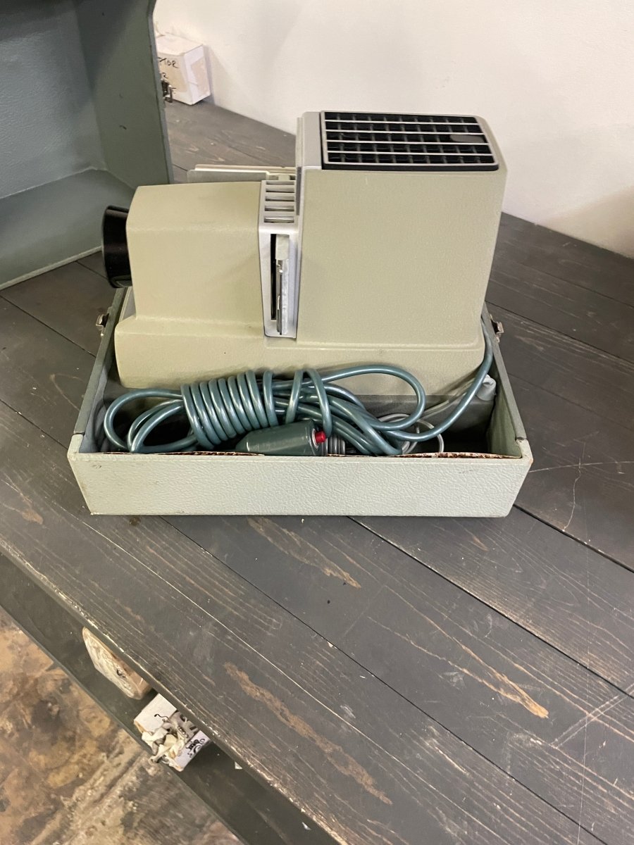 Argus 500 Film Projector Vintage - Good Working Condition - Crap4Cash - 