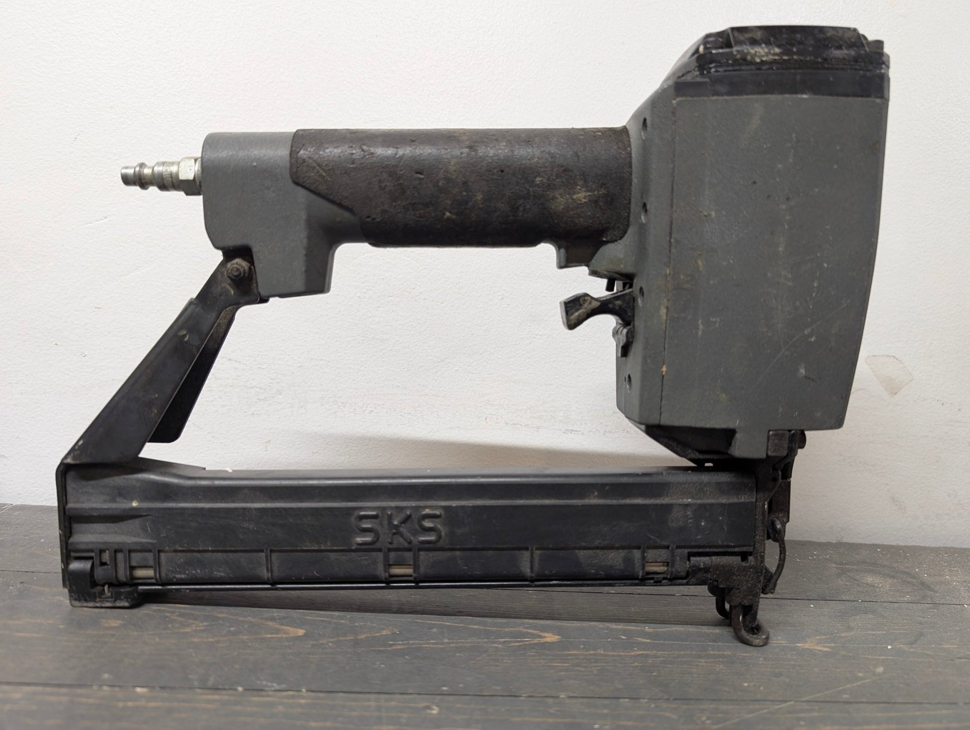 Pneumatic Staple Guns and staples bundle - Crap4Cash - 