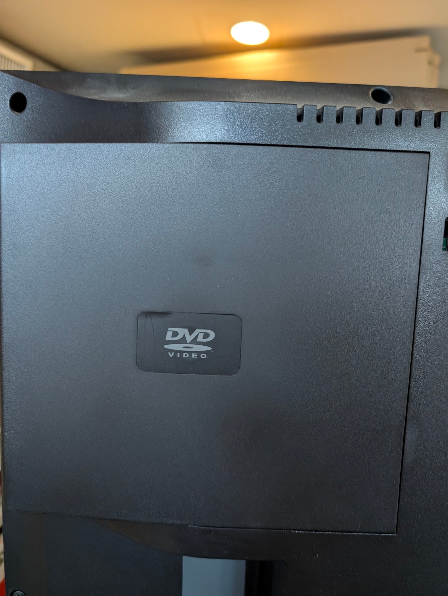 32" Maxent TV with Built In DVD Player