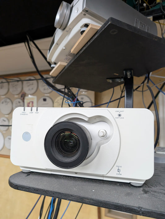 Panasonic DLP Projector PT-DX500U