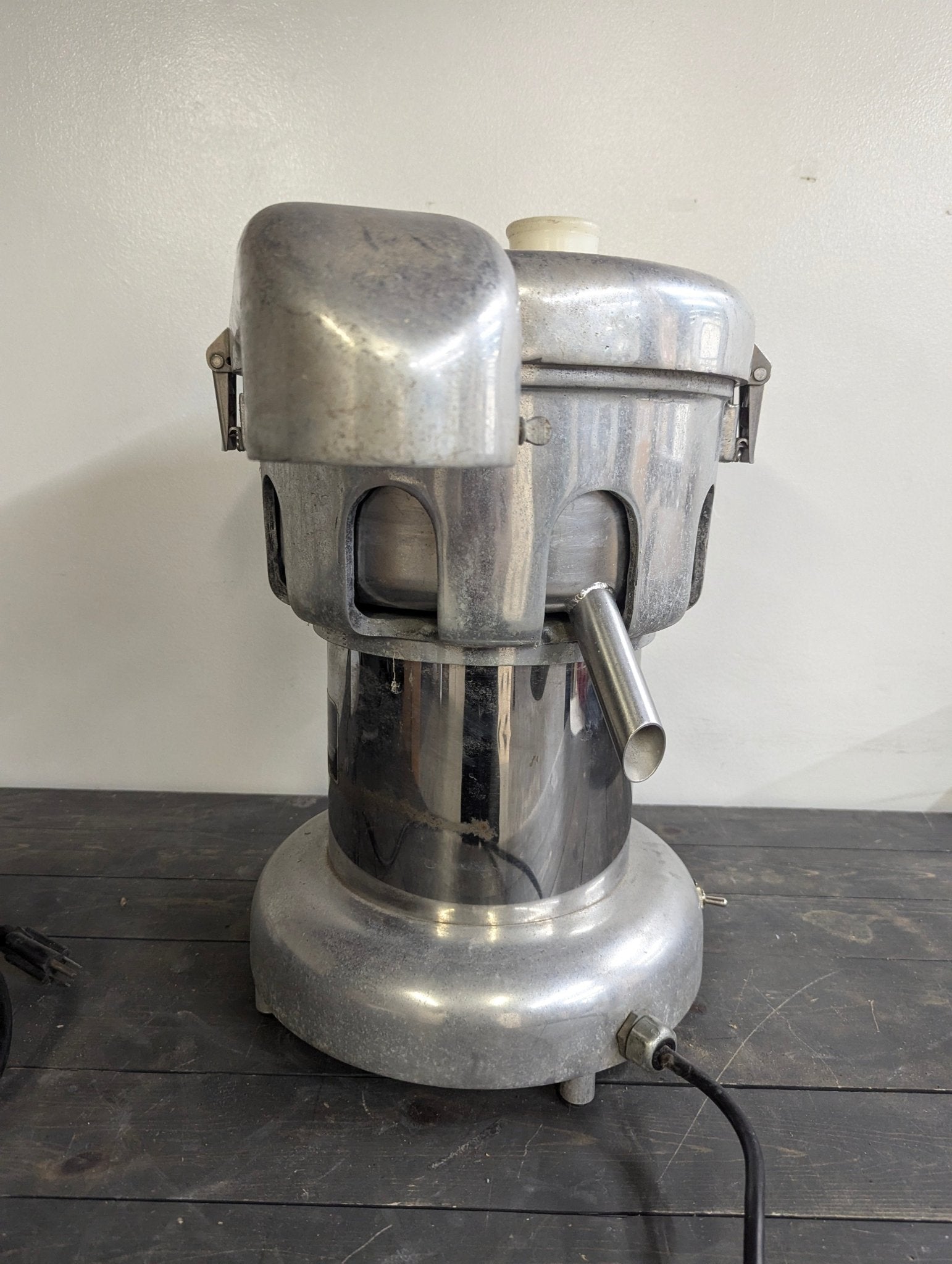 Ruby Manufacturing Nutrifaster Model 3 Commercial Vegetable and Fruit Juicer - Crap4Cash - 
