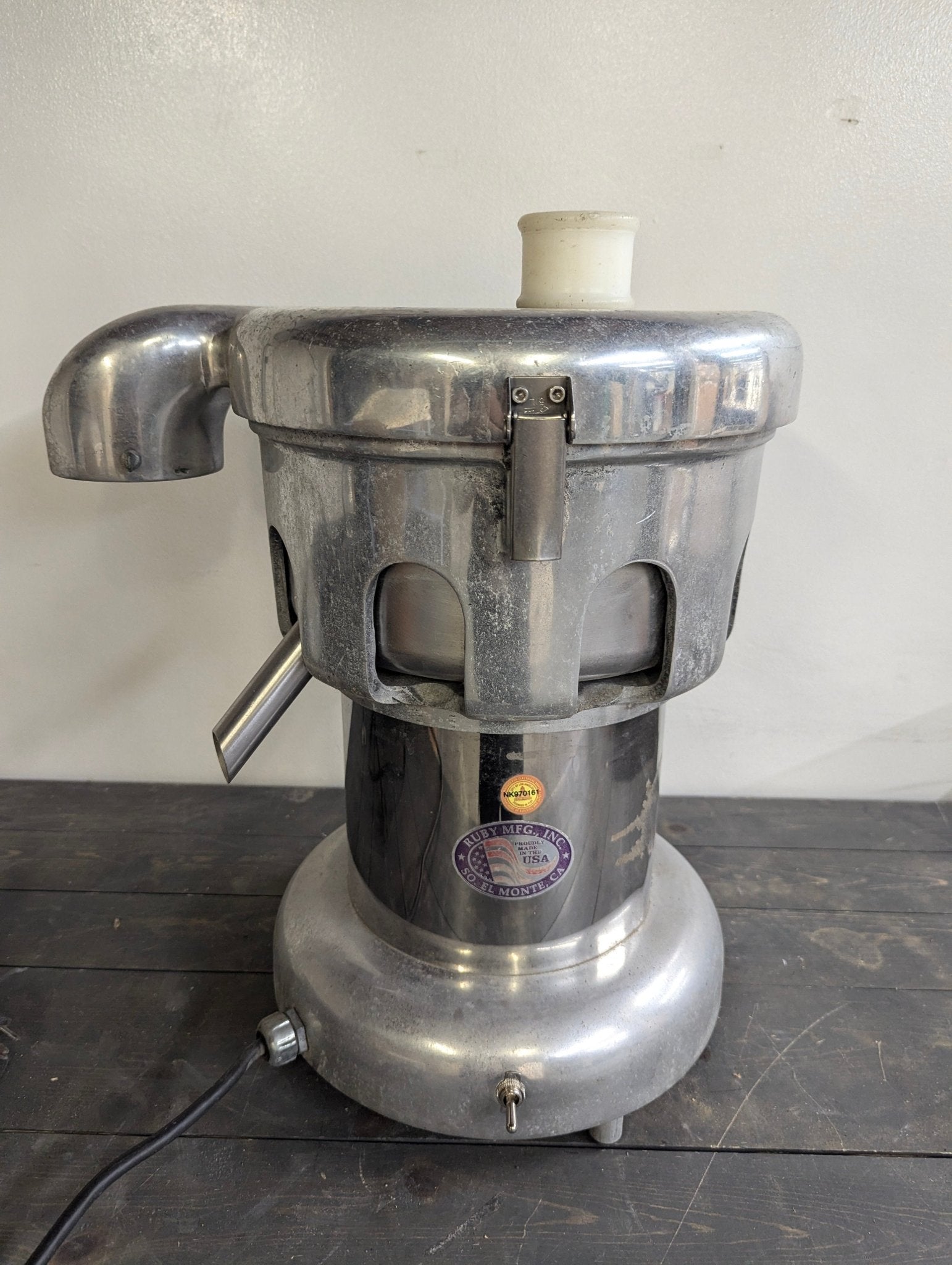 Ruby Manufacturing Nutrifaster Model 3 Commercial Vegetable and Fruit Juicer - Crap4Cash - 