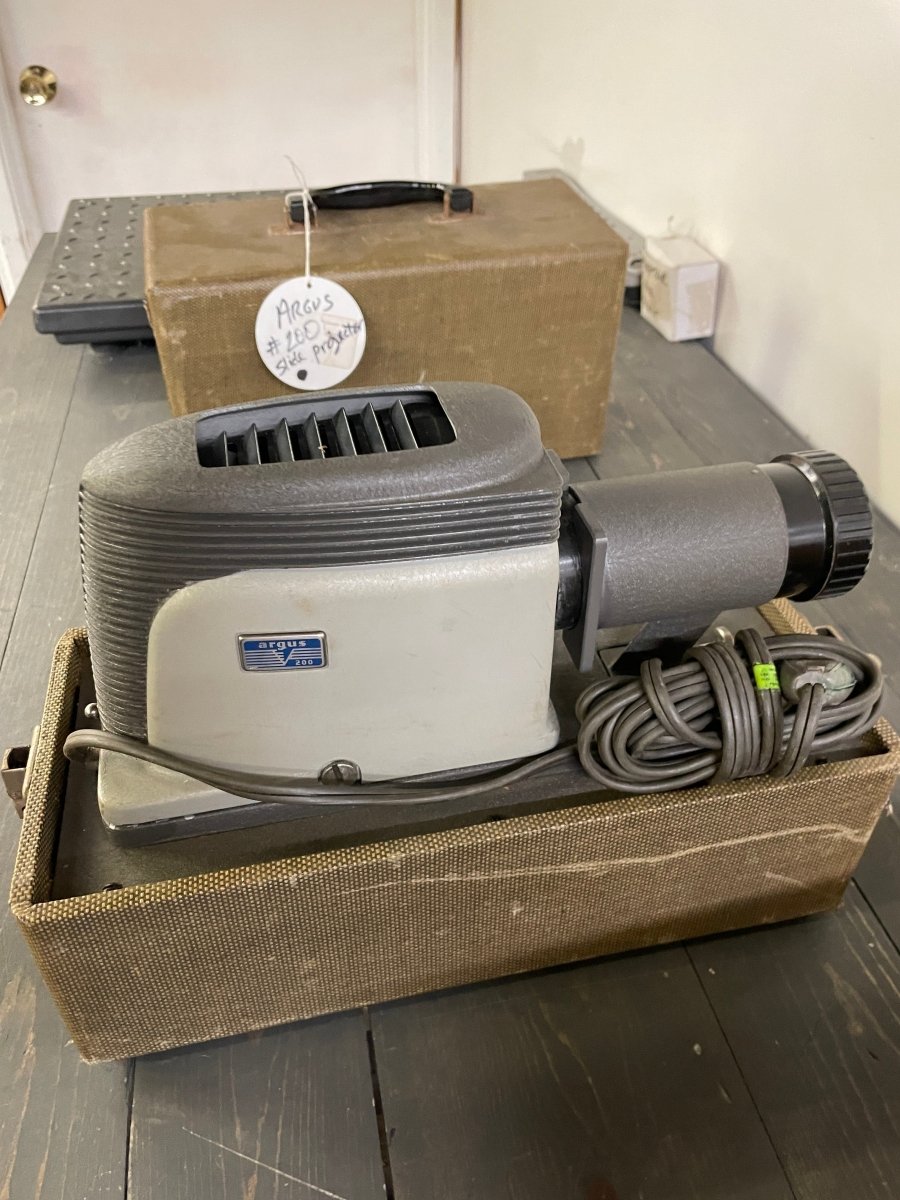 Vintage Argus 200 Slide Projector - Good Working Condition - Crap4Cash - 